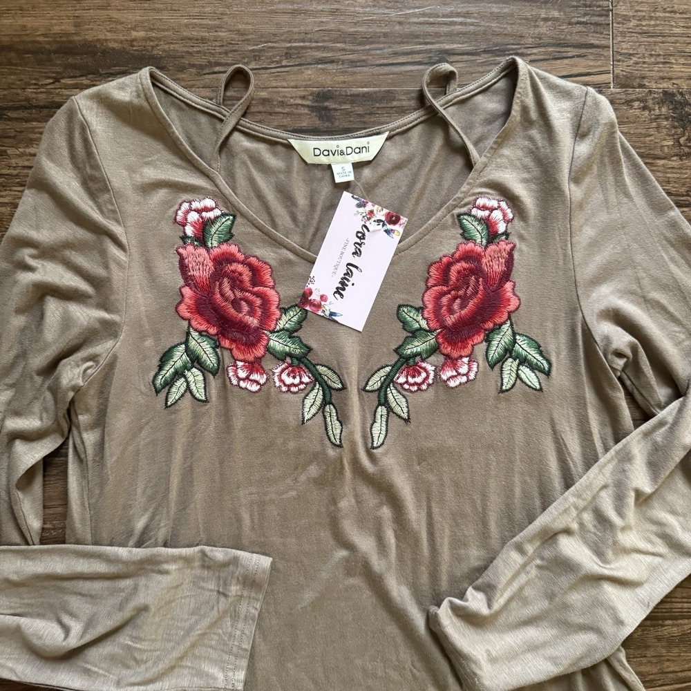 NWT Davi & Dani Floral Embroidered Swing Dress Size S Taupe Boho Long Sleeve